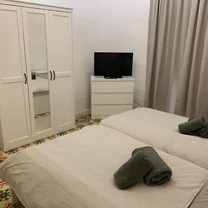 2-bedroom-apartment-in-the-centre-of-valletta.hotelssaintjulians.com/